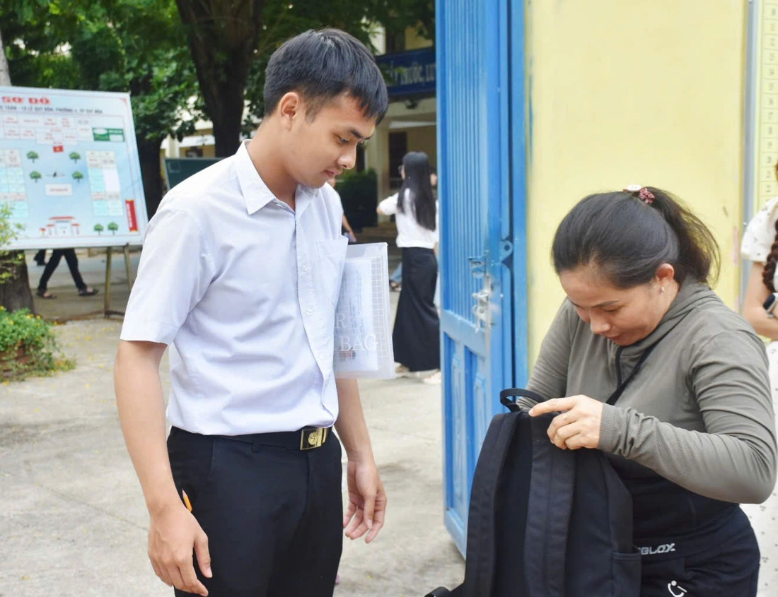 Kết thúc buổi thi cuối cùng, thí sinh tạm biệt mùa thi đầy cảm xúc - Ảnh 5.