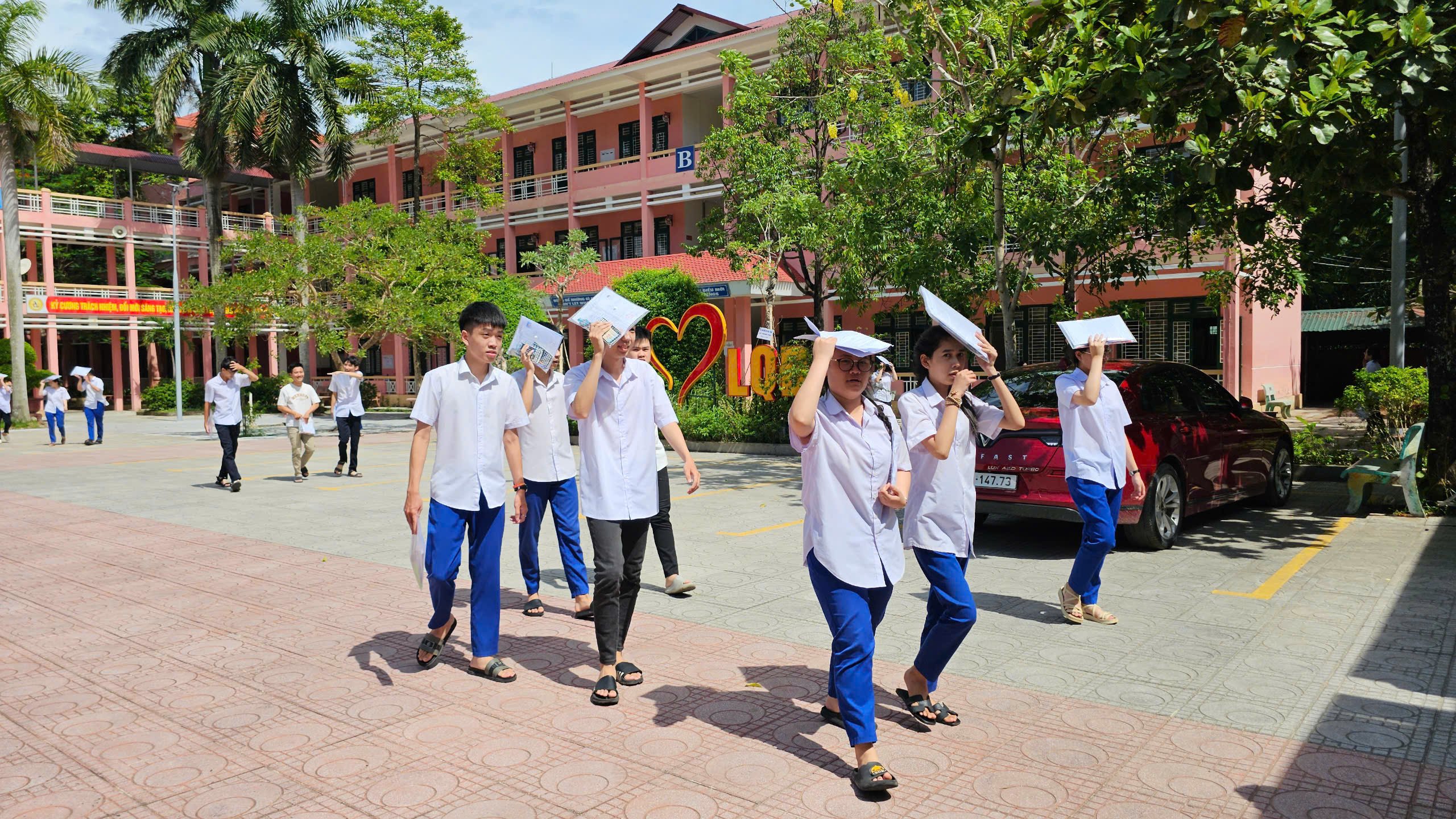 Hơn 8.800 thí sinh hoàn thành bài thi tự chọn kỳ thi tốt nghiệp THPT 