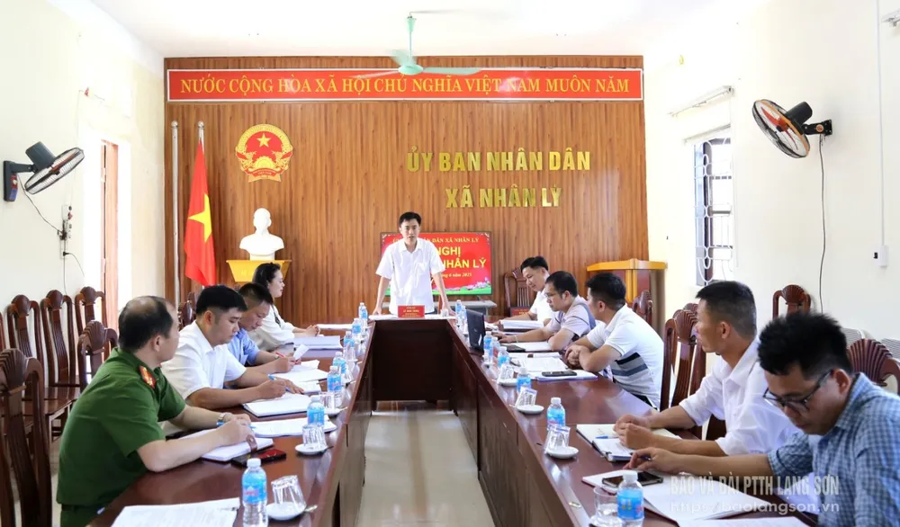 Quang cảnh cuộc họp UBND xã Nhân Lý (mới) lần thứ nhất trong ngày vận hành thử nghiệm 26/6/2025
