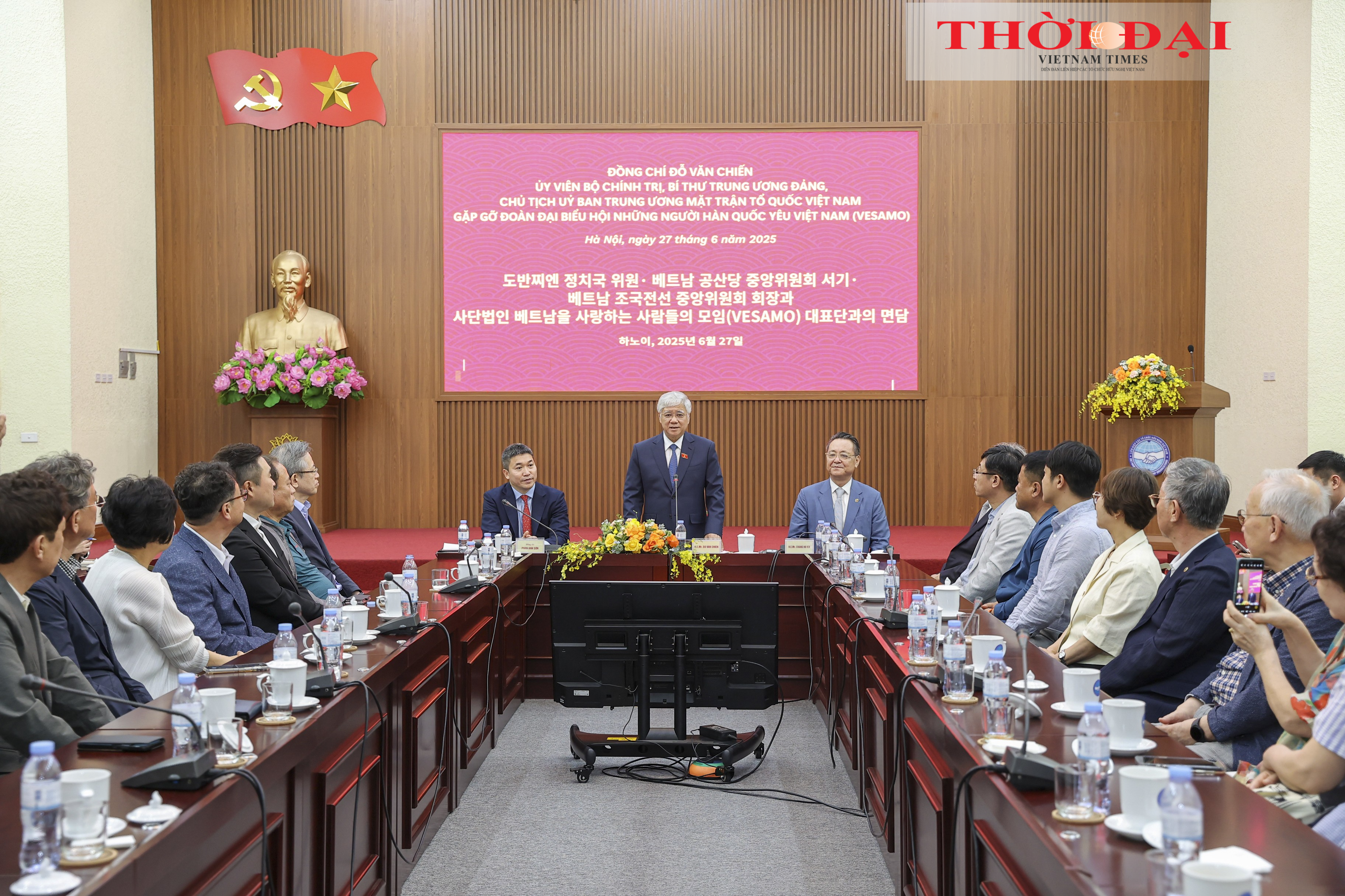 Chủ tịch Ủy ban Trung ương Mặt trận Tổ quốc Việt Nam Đỗ Văn Chiến phát biểu tại cuộc gặp gỡ Đoàn đại biểu VESAMO. (Ảnh: Đinh Hòa)