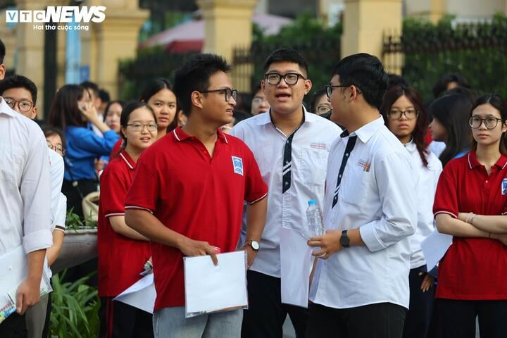 Hơn 1,1 triệu sĩ tử bước bước vào ngày cuối thi tốt nghiệp THPT 2025.