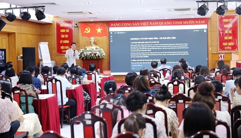 Herr Tran Khanh Tu gab den Mitarbeitern und Angestellten des Verlags einen Überblick über künstliche Intelligenz.