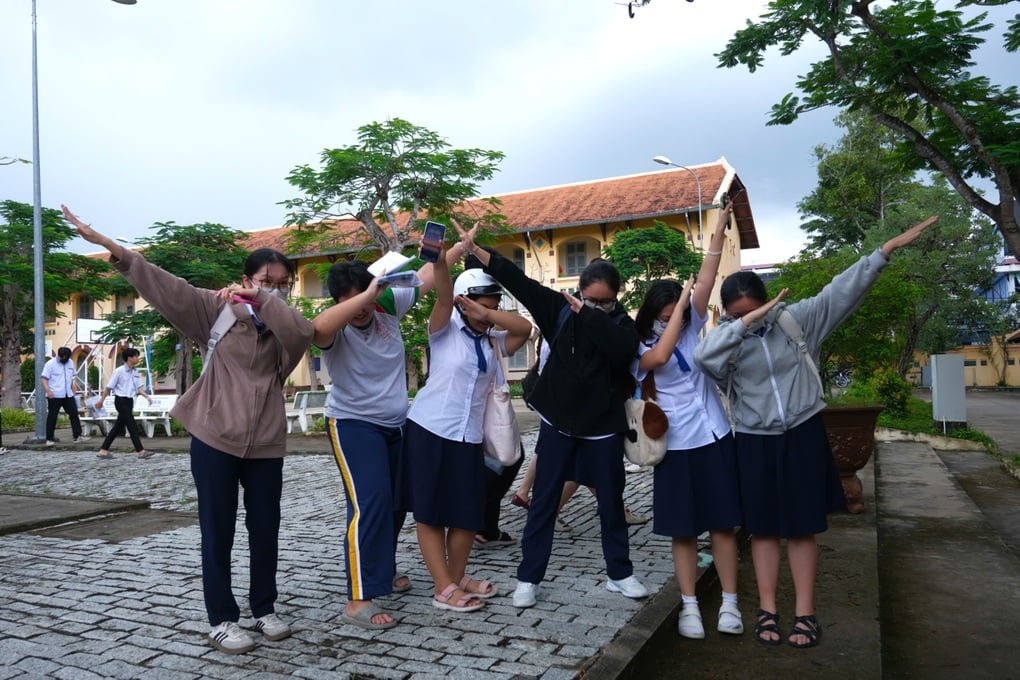 Sĩ tử Cần Thơ thở phào vì đề lịch sử, địa lý dễ thở - 1