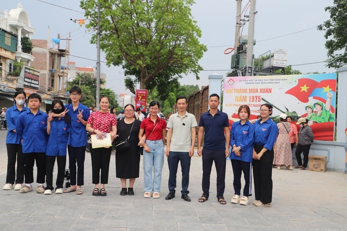 Điểm danh từng em, phá khóa lấy CCCD: Chuyện chưa kể về sự tận tâm của thầy cô trong mùa thi tốt nghiệp- Ảnh 6.