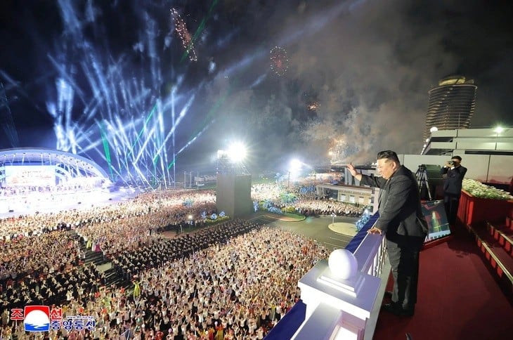ong-kim-jong-un-trong-su-kien-chao-mung-khanh-thanh-khu-du-lich-wonsan-kalma-anh-reuters.jpg