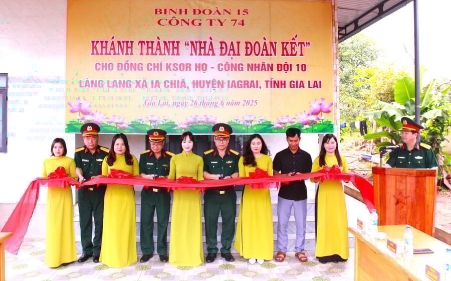 cat-bang-khanh-thanh-ban-giao-nha-cho-gia-dinh-chi-ksor-ho.jpg