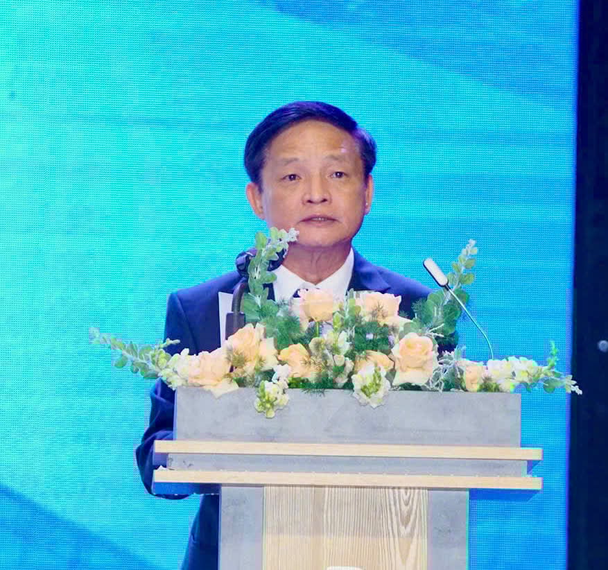 Đồng chí Lê Tấn Hổ, Phó Chủ tịch Thường trực UBND tỉnh phát biểu chúc mừng KCP.