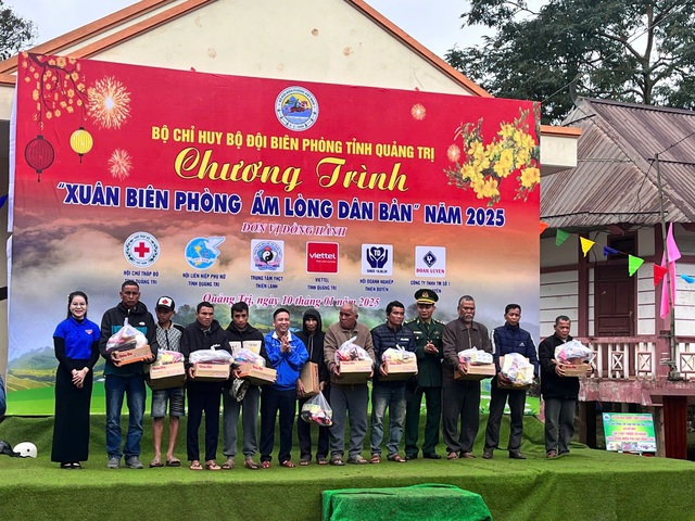 'Hiệp sĩ nghĩa tình' trên chuyến xe 0 đồng - Ảnh 4.