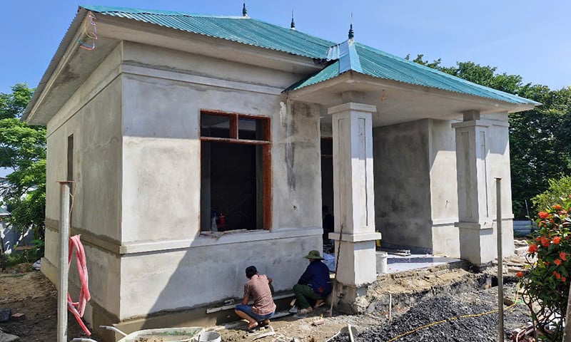 Nhiều đối tượng người có công với cách mạng, thân nhân liệt sỹ tại huyện Tuyên Hóa được hỗ trợ làm nhà ở.