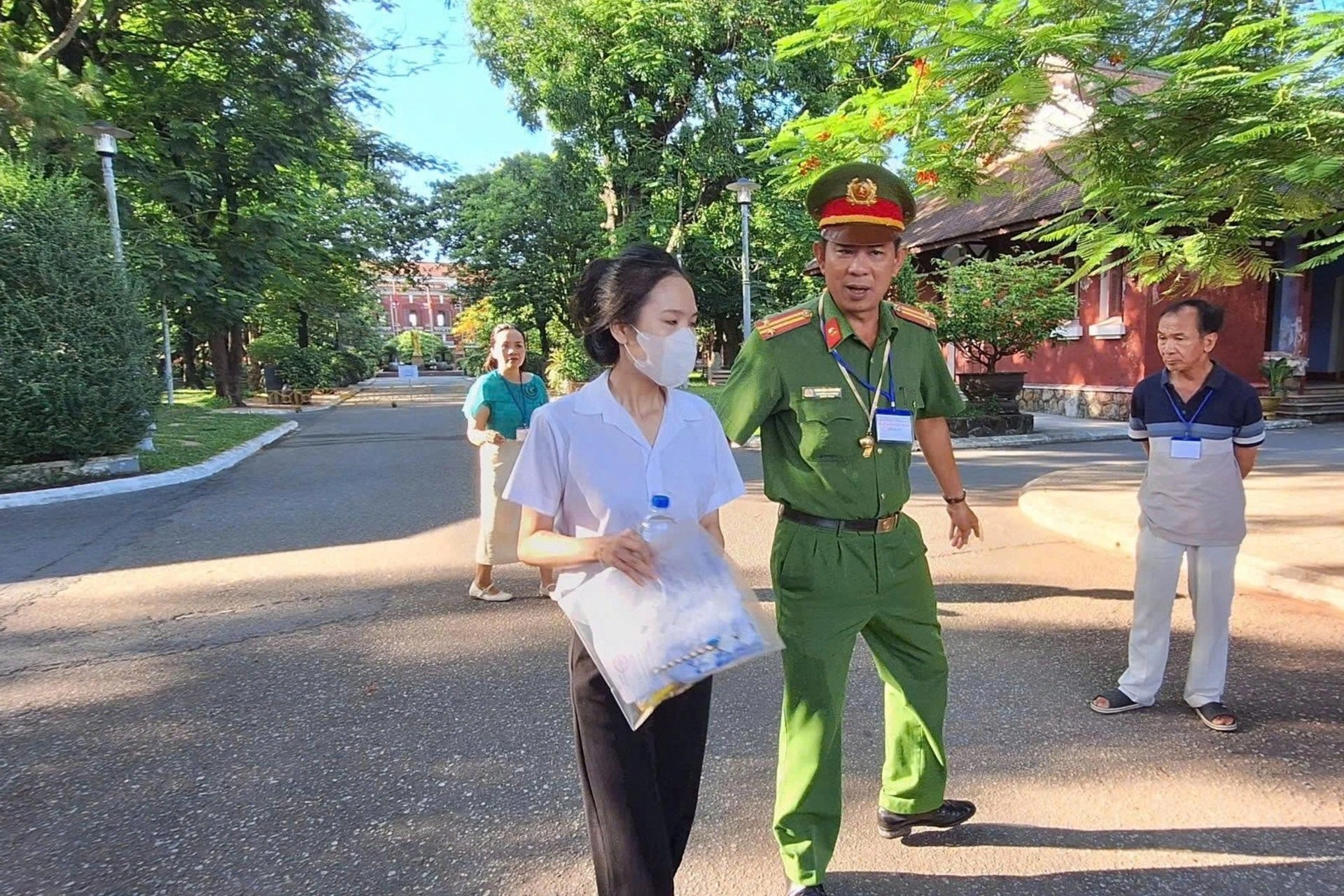 Những câu chuyện đẹp làm nên mùa thi tốt nghiệp THPT đầy cảm xúc - 2