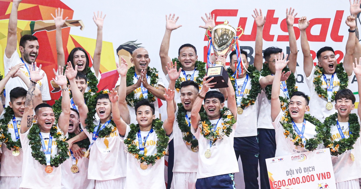 ក្លឹប Thai Son Nam នៅទីក្រុងហូជីមិញ ស្ទើរតែបាត់បង់ជើងឯកលើកទី ១៤ របស់ខ្លួន។