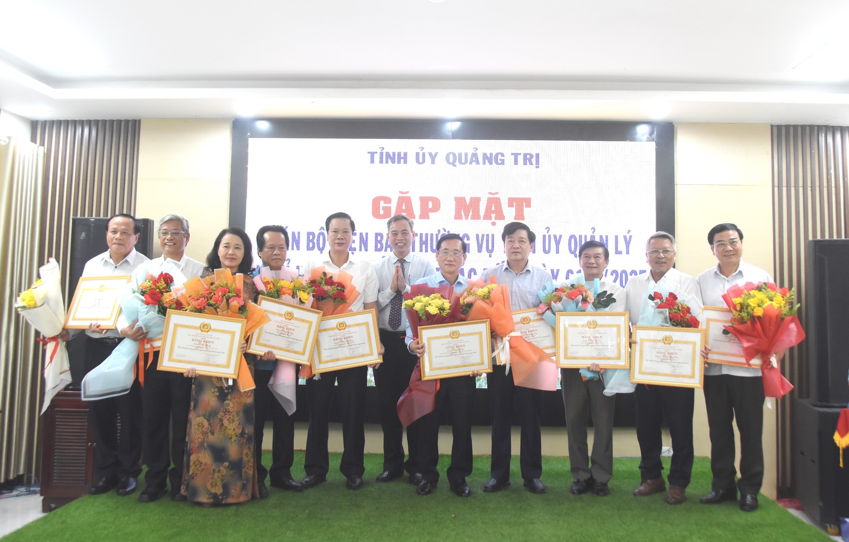 ជួបសំណេះសំណាលជាមួយមន្ត្រីក្រោមឱវាទនៃគណៈកម្មាធិការអចិន្ត្រៃយ៍គណបក្សខេត្ត ដែលត្រូវចូលនិវត្តន៍ និងផ្ទេរការងារ រហូតដល់ថ្ងៃទី០១ ខែកក្កដា ឆ្នាំ២០២៥