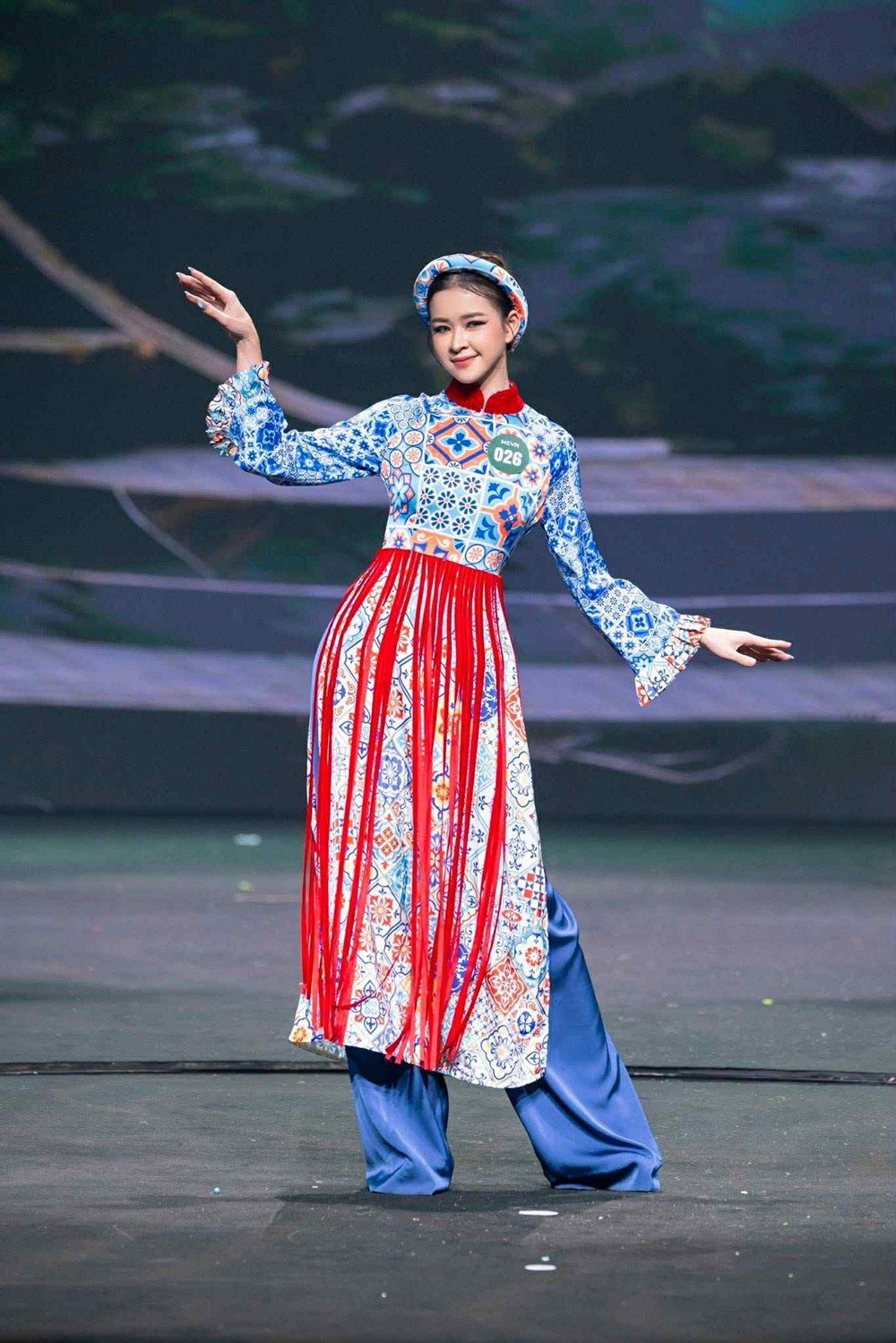 MissEarthVietnam2001.jpg