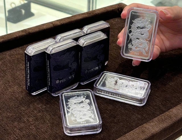 Chi tiền tỉ mua bạc, dù phải chờ cả tháng mới có hàng - Ảnh 2.