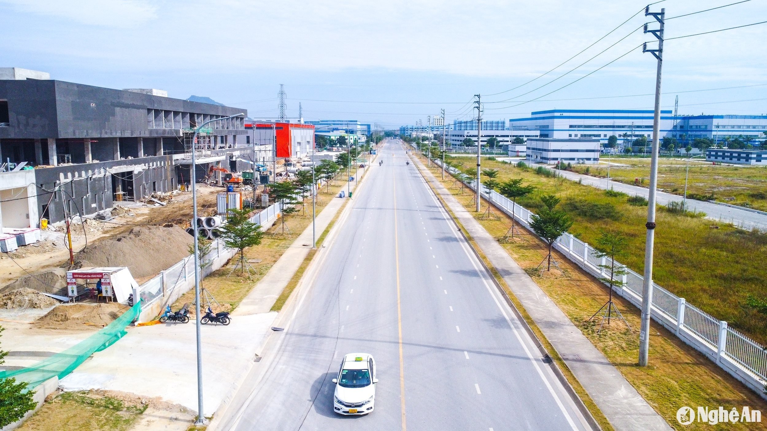 Hệ thống nhà máy và hạ tầng KCN VSIP tại xã Hưng Tây, huyện Hưng Nguyên, Nghệ An. Ảnh- Thành Cường