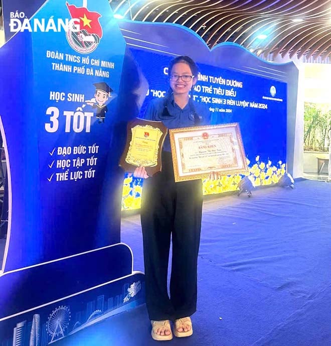 Em Nguyễn Thị Bảo Tâm nhận danh hiệu “Học sinh ba tốt