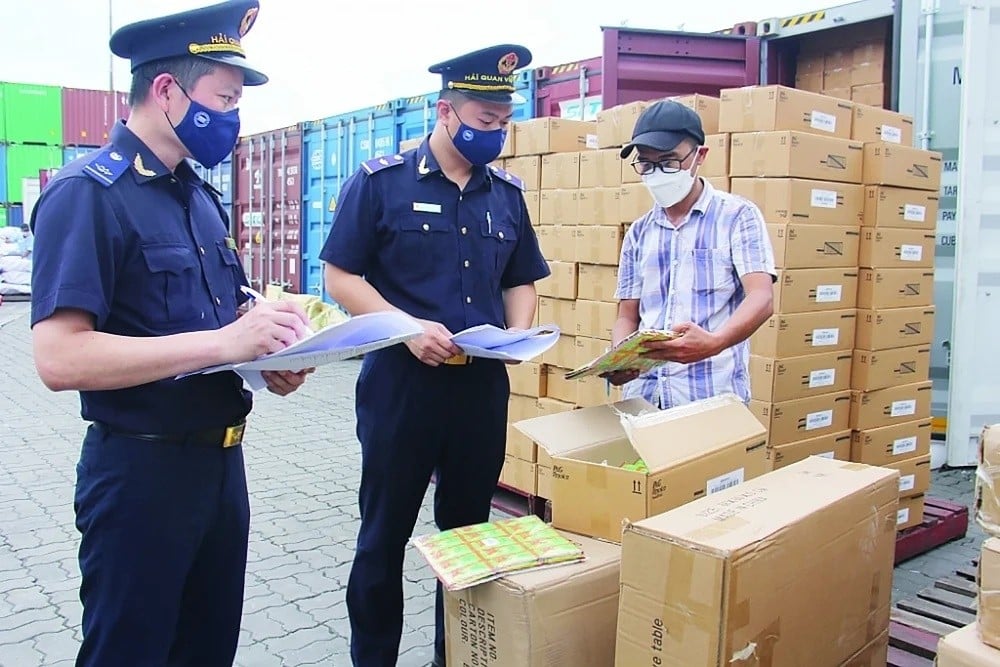 Hải quan gửi hoả tốc hướng dẫn kê khai hàng hóa áp dụng thuế GTGT 8% (Ảnh minh họa: KT)