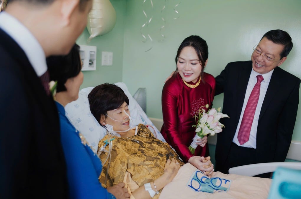 Con gái tổ chức lễ cưới đặc biệt, làm cô dâu bên giường hồi sức của mẹ - 2
