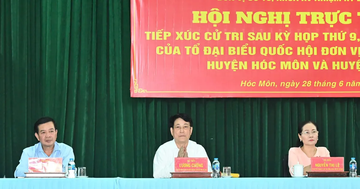 ប្រធានរដ្ឋ Luong Cuong ជួបអ្នកបោះឆ្នោតនៅទីក្រុងហូជីមិញ