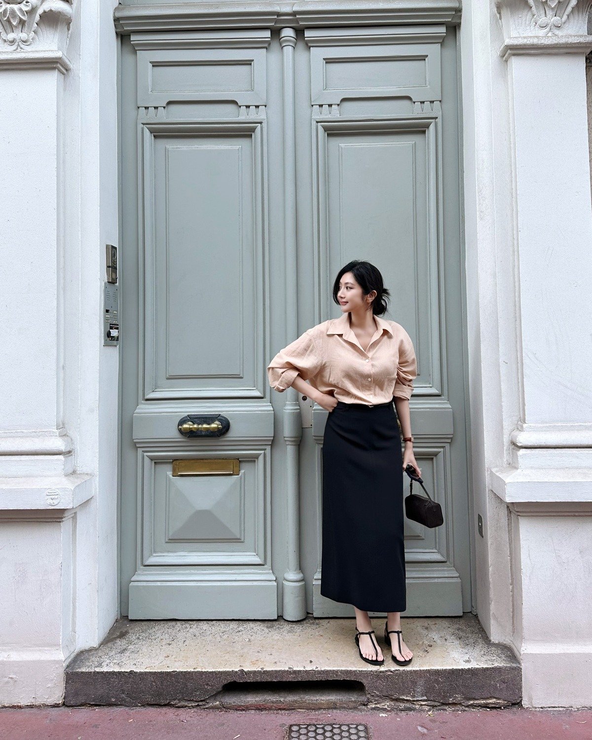 5 mẫu áo sơ mi tối giản mặc thế nào cũng đẹp xuất sắc, vài năm nữa vẫn chuẩn mốt- Ảnh 9.