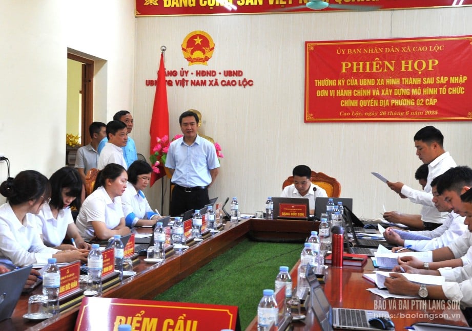 Comrade Nguyen Canh Toan, Deputy Secretary of the Provincial Party Committee and members of Working Group No. 1 and Working Group No. 3 inspected the trial operation meeting of Cao Loc Commune People's Committee.