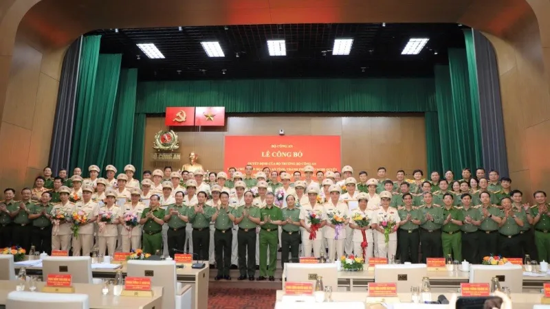 ក្រសួង​សន្តិសុខ​សាធារណៈ ប្រកាស​សេចក្តីសម្រេច​លើ​ការរៀបចំ និង​បុគ្គលិក​នគរបាល​រាជធានី​-​ខេត្ត​