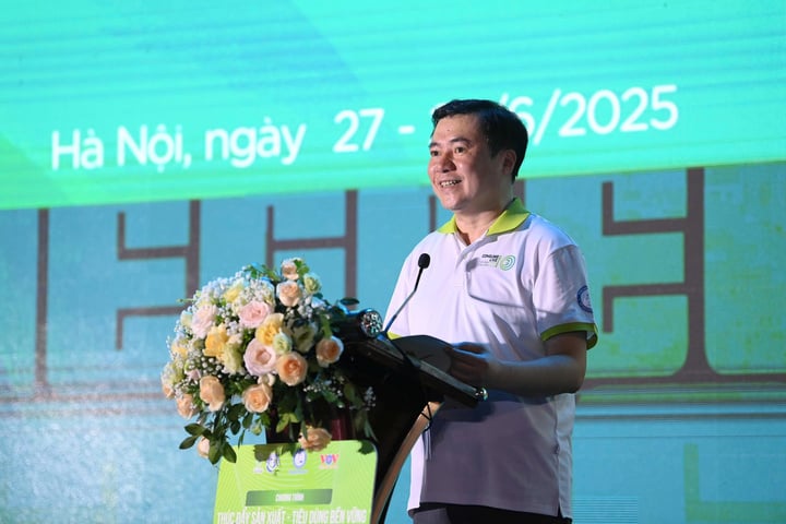 Thứ trưởng Nguyễn Sinh Nhật Tân.