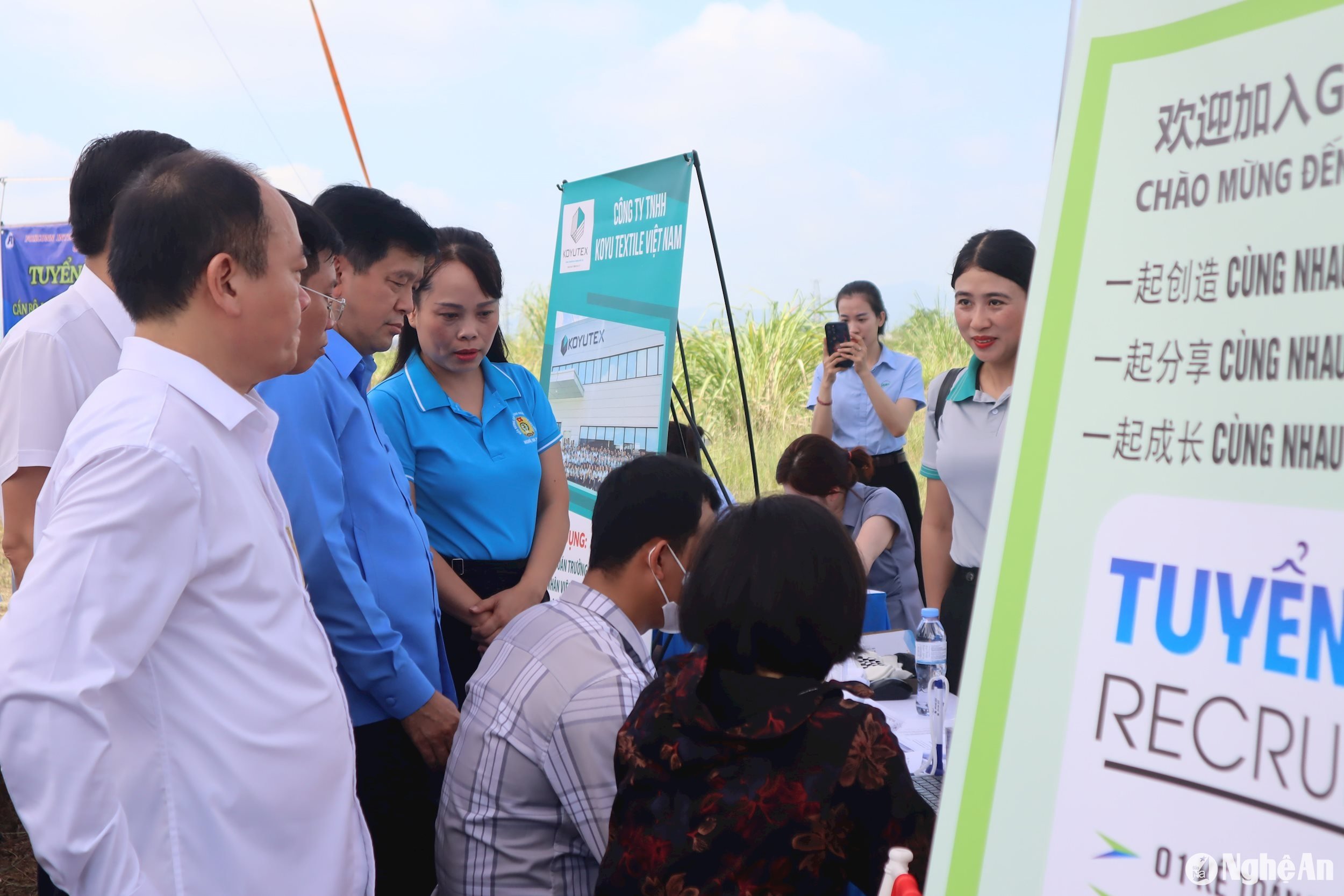 Công đoàn Khu kinh tế Đông Nam luôn đồng hành với doanh nghiệp trong tuyển dụng lao động. Ảnh: Diệp Thanh
