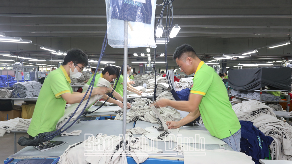   Fabriqué par Giao Yen Professional Sports Garment Joint Stock Company (Giao Thuy). 