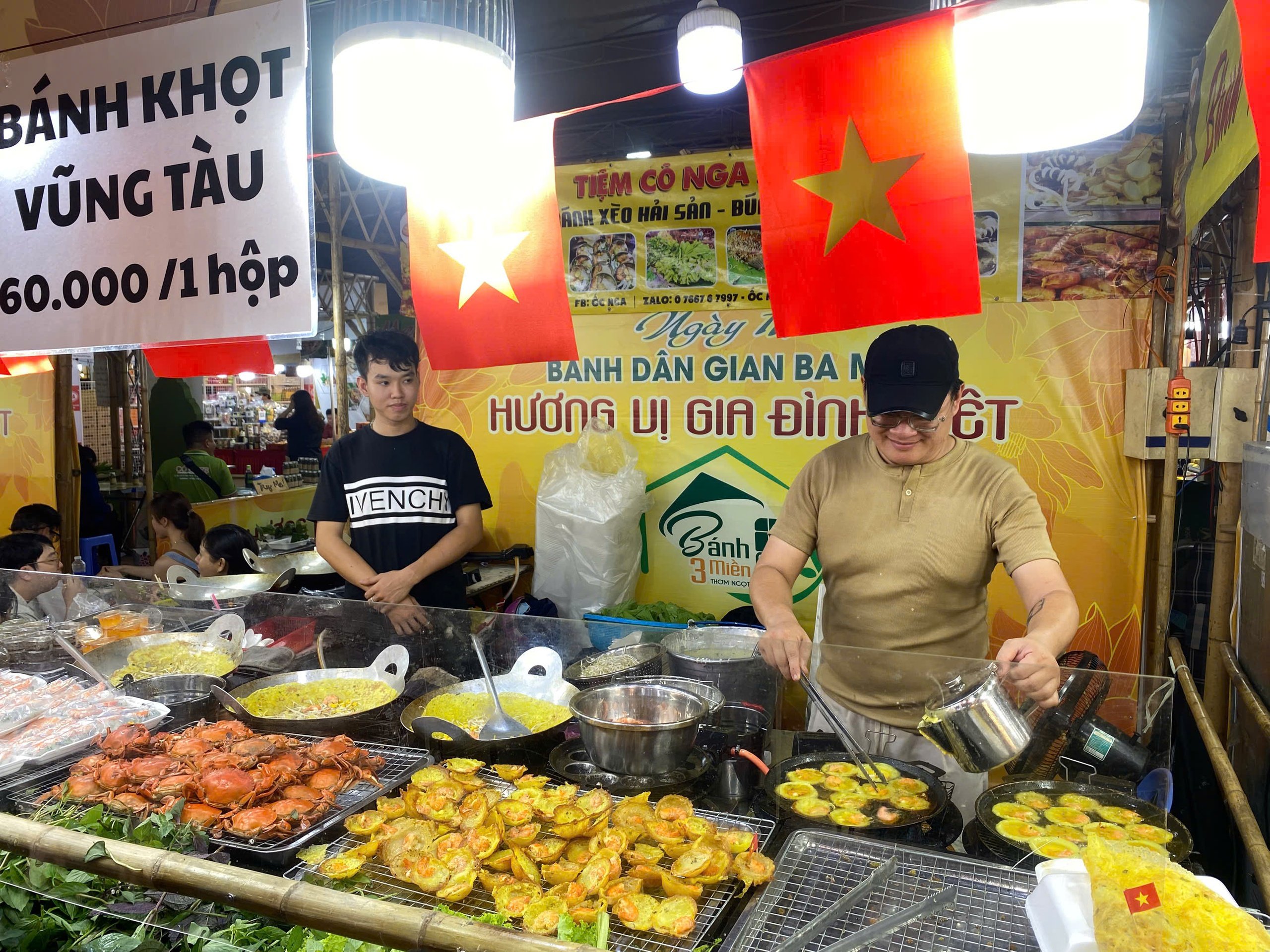 Hàng ngàn người đổ về Ngày hội bánh dân gian 3 miền ở trung tâm TP HCM - Ảnh 6.