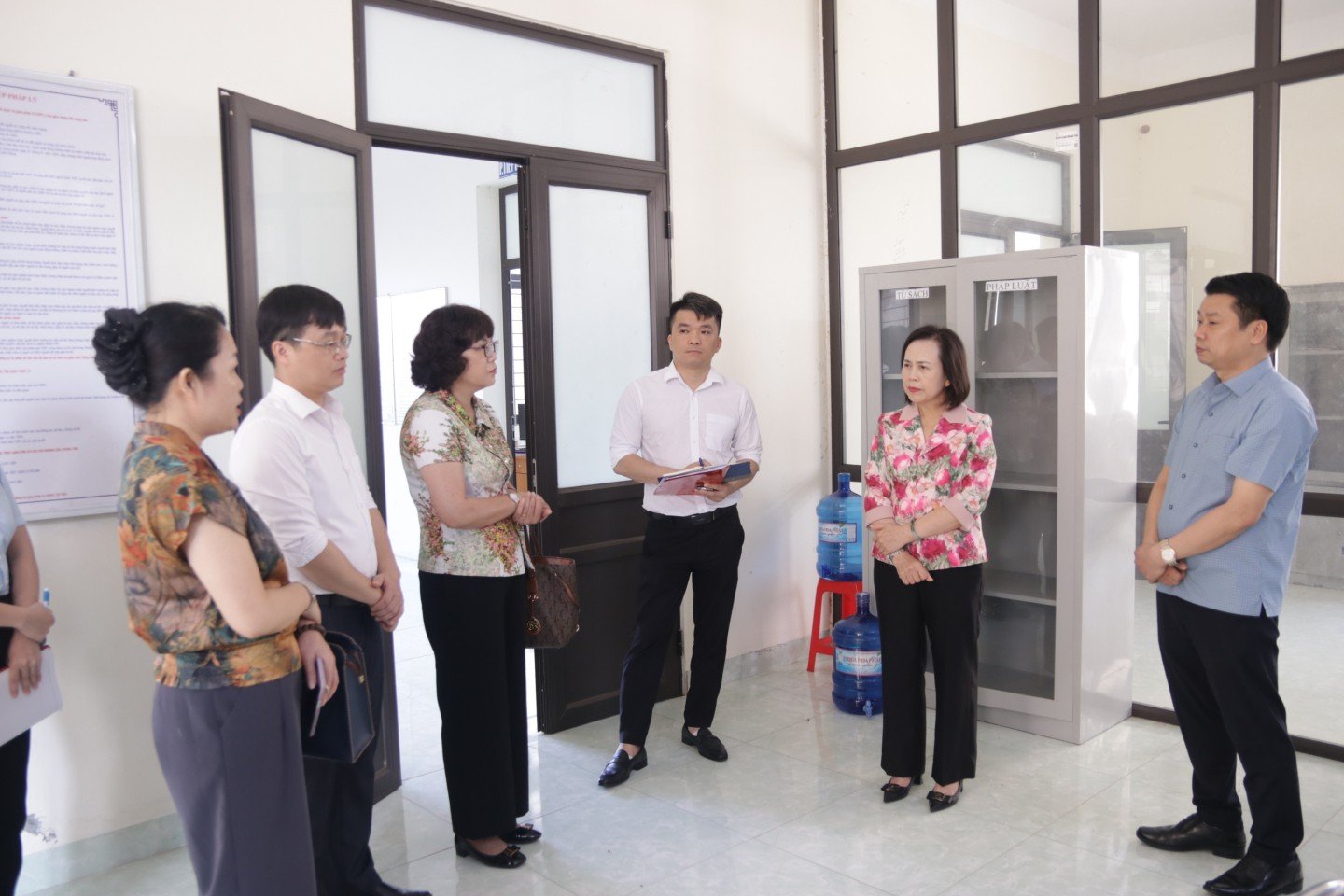 Working Group No. 1 inspected facilities at the old Hoang Van Thu commune.