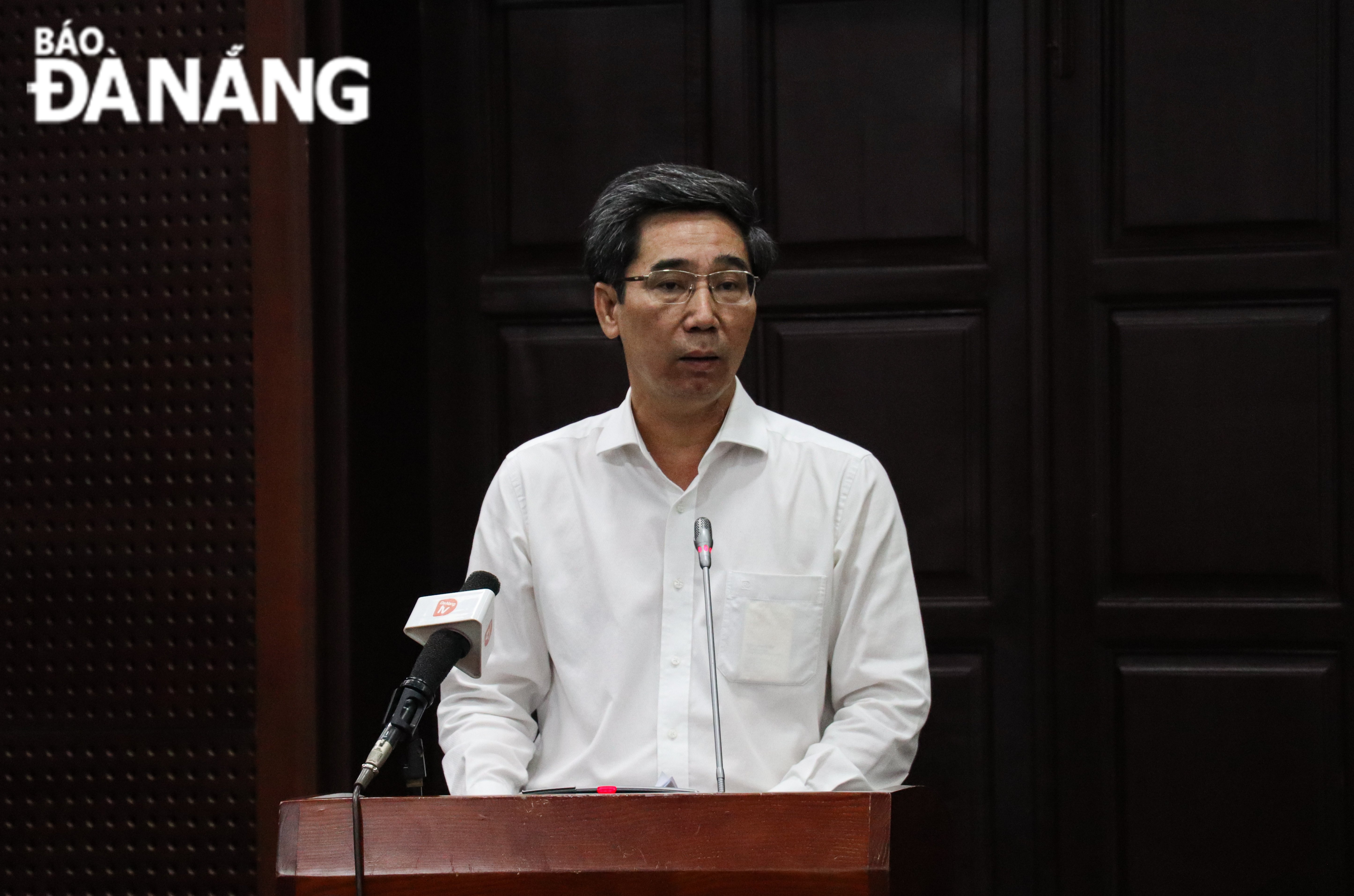 Der stellvertretende Vorsitzende des städtischen Volkskomitees, Tran Chi Cuong, hielt eine Abschlussrede auf der Konferenz. Foto: TRAN TRUC