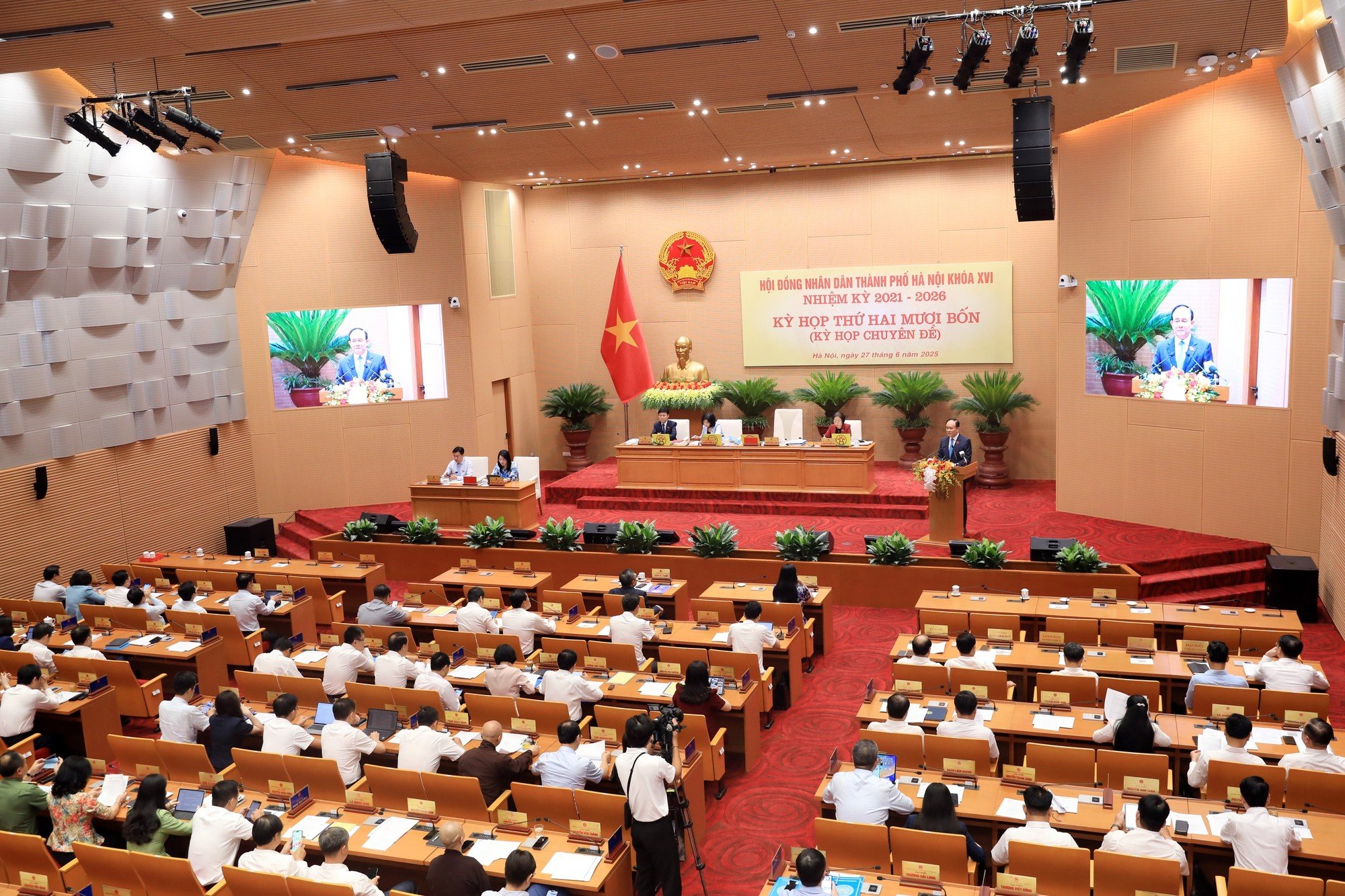 Quang cảnh kỳ họp. (Ảnh: hanoimoi.vn)