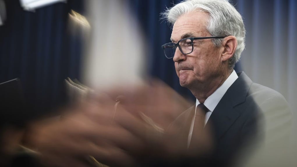 Fed trước sức ép từ ông Trump: Cắt lãi suất hay cắt ghế? - 1