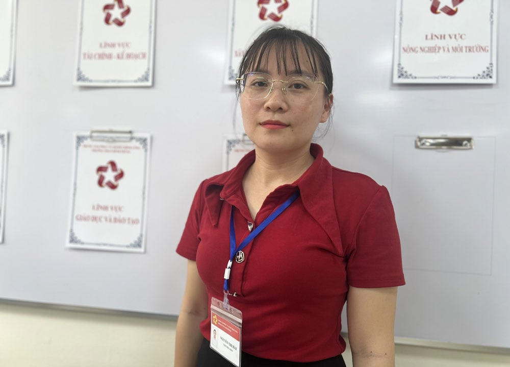  Chị Nguyễn Thị Hải, cán bộ Trung tâm Hành chính công phường Phan Đình Phùng (TP. Thái Nguyên).