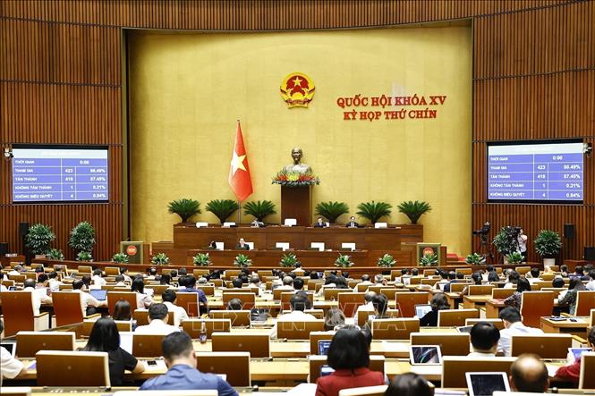 Quốc hội biểu quyết thông qua Luật Cán bộ, công chức (sửa đổi). Ảnh: Doãn Tấn/TTXVN
