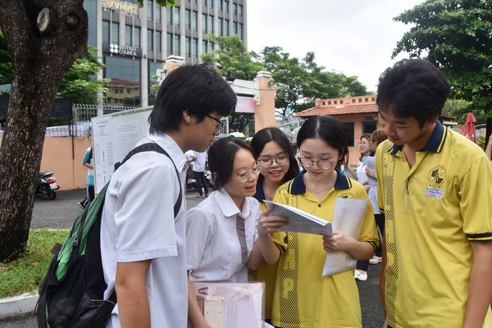 Kết thúc kỳ thi tốt nghiệp THPT 2025: Đúng kế hoạch, an toàn, nghiêm túc - Ảnh 2.