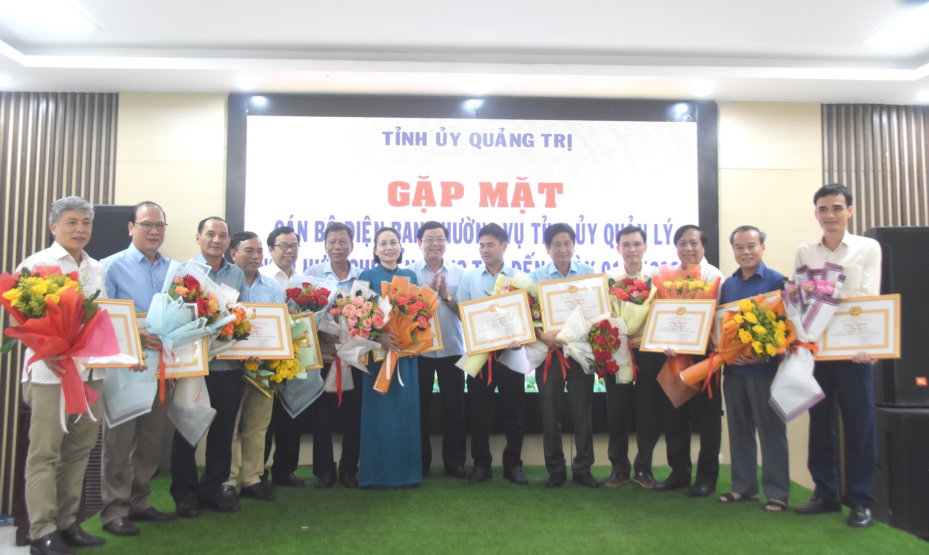 ជួបសំណេះសំណាលជាមួយមន្ត្រីក្រោមឱវាទនៃគណៈកម្មាធិការអចិន្ត្រៃយ៍គណបក្សខេត្ត ដែលត្រូវចូលនិវត្តន៍ និងផ្ទេរការងារ រហូតដល់ថ្ងៃទី០១ ខែកក្កដា ឆ្នាំ២០២៥