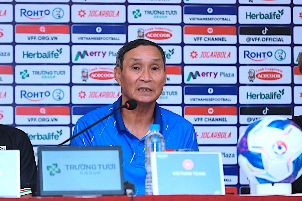 គ្រូ​បង្វឹក Mai Duc Chung៖ ក្រុម​នារី​វៀត​ណាម​មាន​គោល​បំណង​ដើម្បី​ឈរ​លើ​កំពូល​តារាង​ពូល E - រូបថត ១