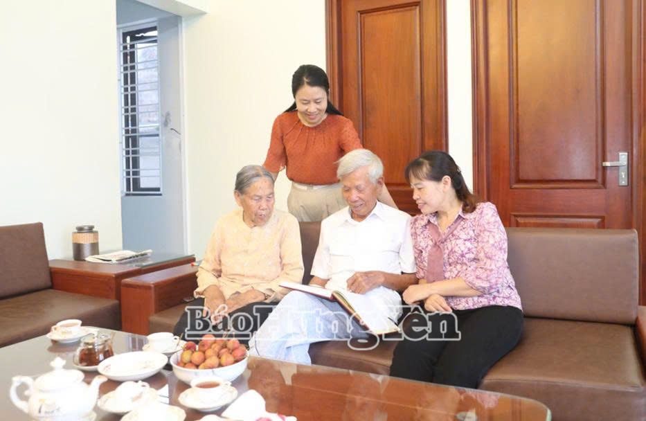 Mr. Nguyen Hong Thao's family in Muoi Sang village, Hung Dao commune (Tien Lu)