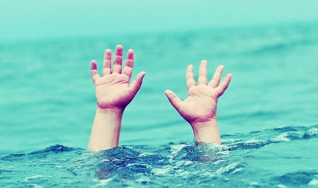 Một cháu bé mất tích nghi do đuối nước tại bãi biển Bãi Cháy