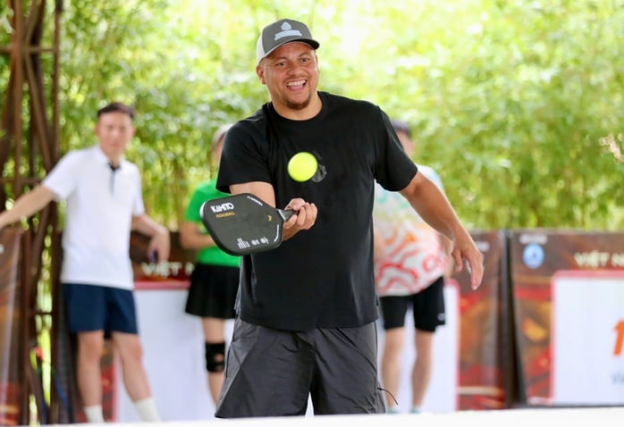 Cựu ngôi sao Man United đối đầu nhau trên sân Pickleball- Ảnh 2.