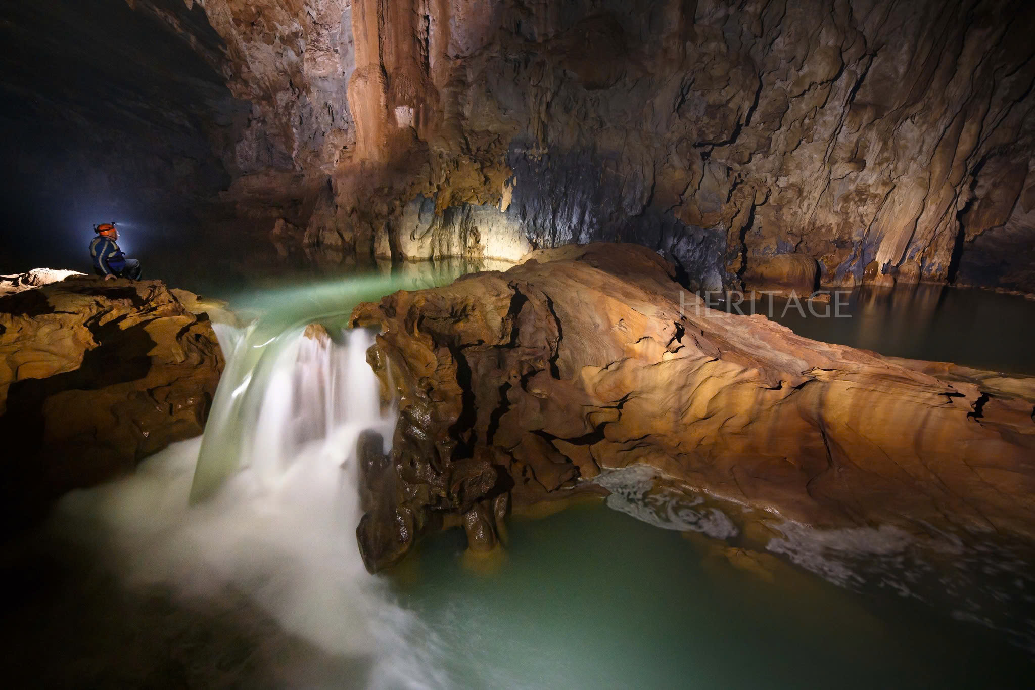 3 days 2 nights exploring the paradise of caves and blue sea