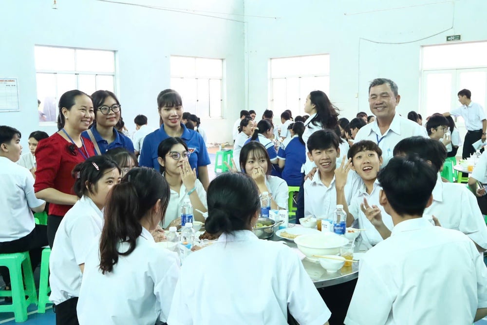 Nhìn lại kỳ thi tốt nghiệp THPT 2025: Đề thi mới có 