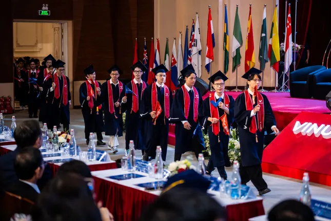 รอยประทับของเจเนอเรชั่นที่เข้มแข็ง: ผู้สำเร็จการศึกษาจาก VinUni ชุดที่ 2 มากกว่าครึ่งหนึ่งได้รับการตอบรับให้ทำงานในองค์กรระดับโลก ภาพที่ 3