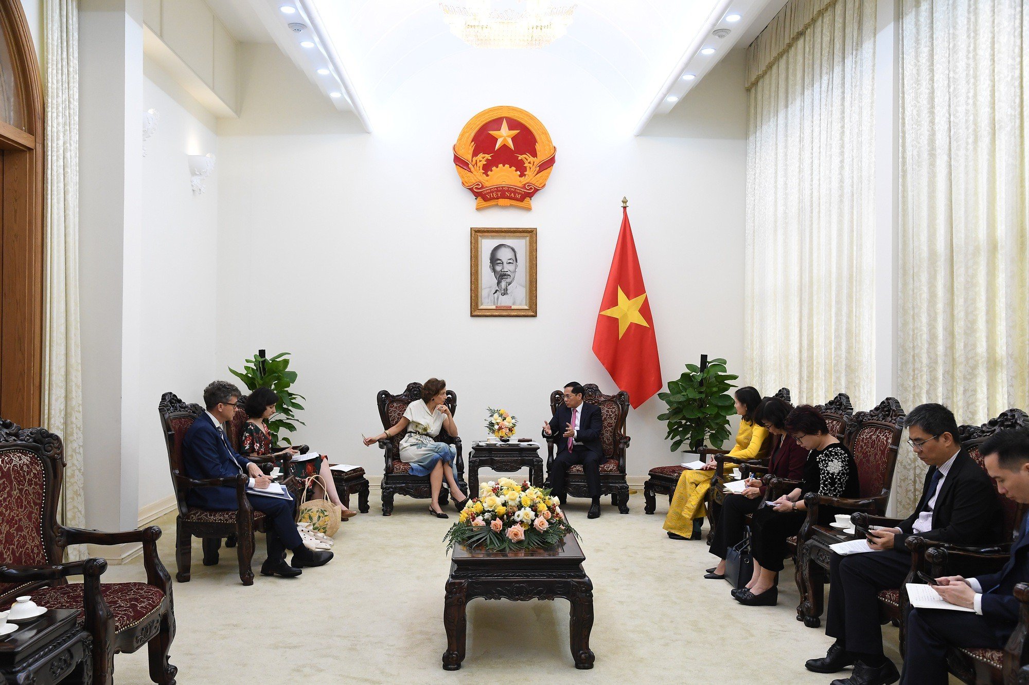 Tổng Giám đốc UNESCO nhận Kỷ niệm chương 