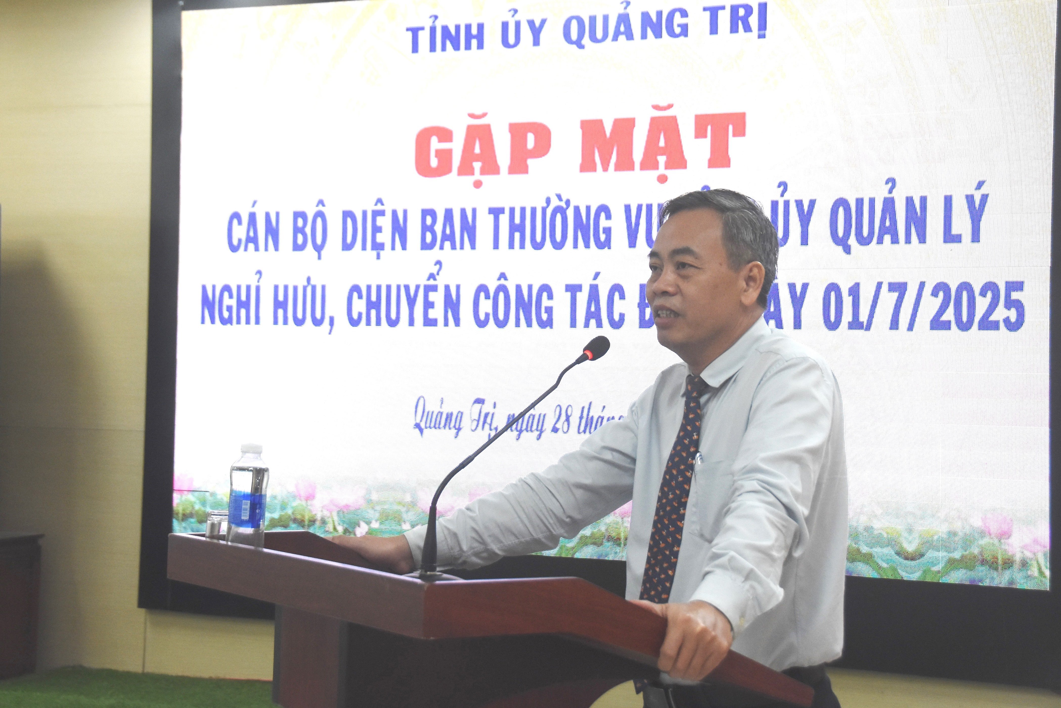 ជួបសំណេះសំណាលជាមួយមន្ត្រីក្រោមឱវាទនៃគណៈកម្មាធិការអចិន្ត្រៃយ៍គណបក្សខេត្ត ដែលត្រូវចូលនិវត្តន៍ និងផ្ទេរការងារ រហូតដល់ថ្ងៃទី០១ ខែកក្កដា ឆ្នាំ២០២៥