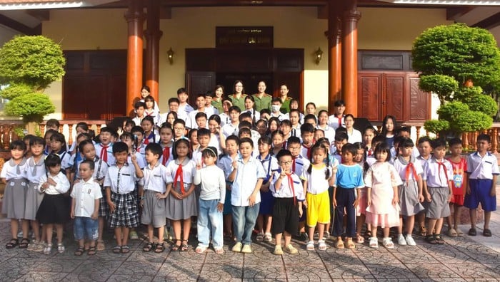 Công an Bạc Liêu: Nhiều hoạt động chăm sóc con đỡ đầu, trẻ mồ côi - Ảnh 3.