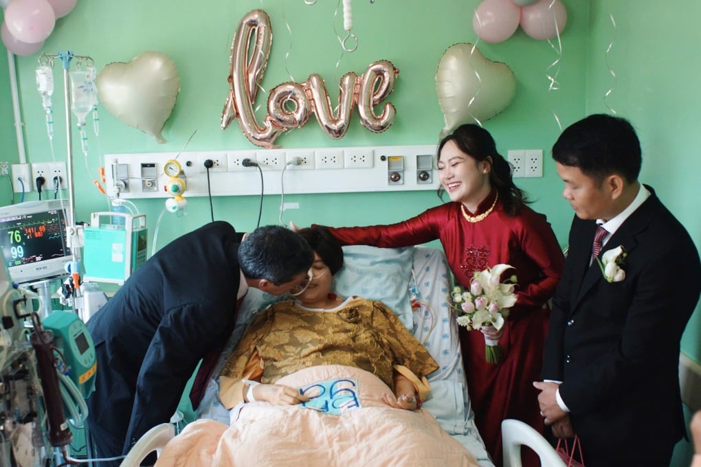 Con gái tổ chức lễ cưới đặc biệt, làm cô dâu bên giường hồi sức của mẹ - 1