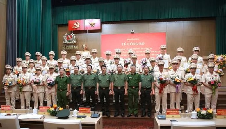 Triển khai Quyết định của Bộ trưởng Bộ Công an về tổ chức, cán bộ Công an tỉnh, thành phố- Ảnh 7.